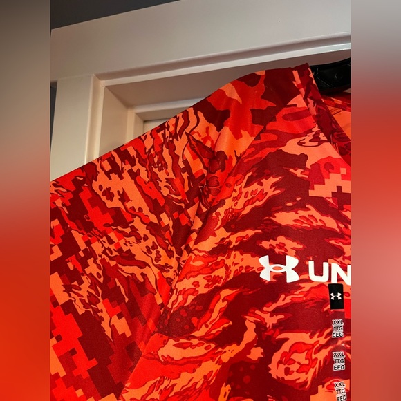 Under Armour Tech ABC Camo Short Sleeve Shirt XXL Red 1361698 690 Print 2XL New - Picture 5 of 11